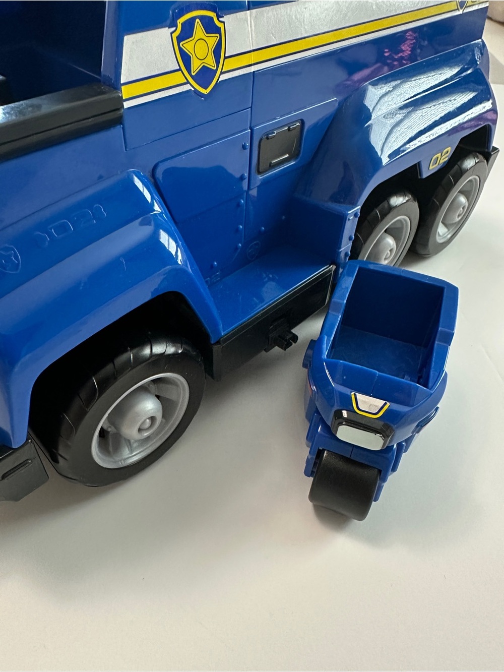 PAW Patrol toy bundle. Chase Ultimate Cruiser and extra accessories. - Picture 6 of 16
